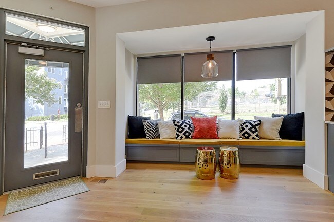 Foto del edificio - 1500 D St SE