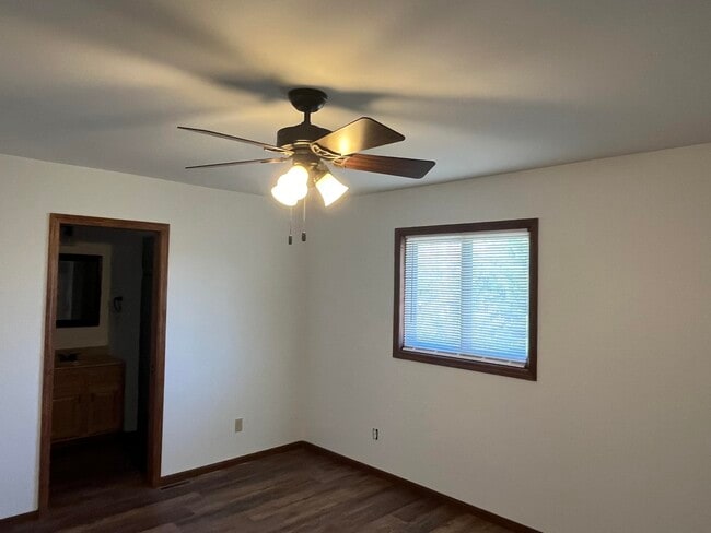 Building Photo - 407 Foxfire Dr