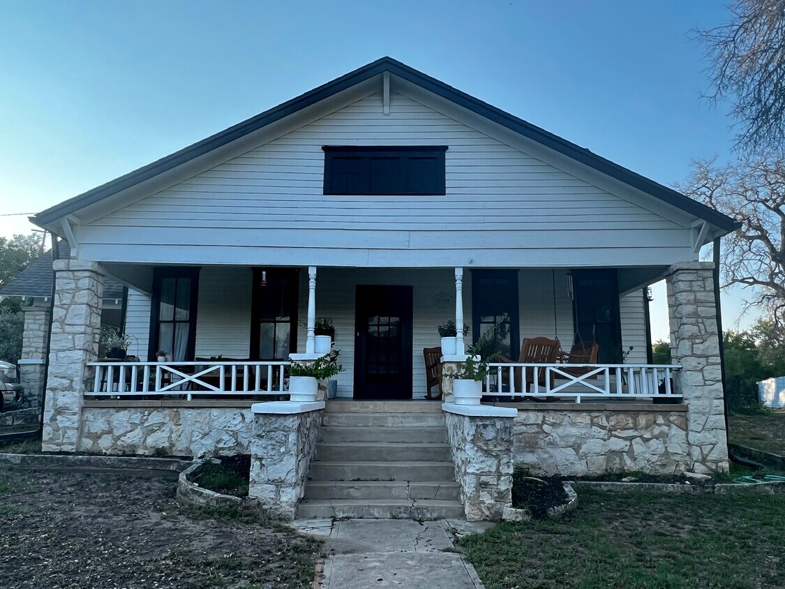 307 W 4th St, Lampasas, TX 76550 House Rental in Lampasas, TX