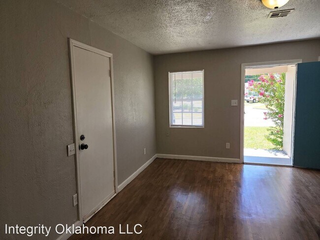 Foto del edificio - 2 br, 1 bath House - 900 N. Redbud Dr.