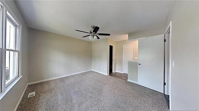 Building Photo - 214 Eppingdale Dr