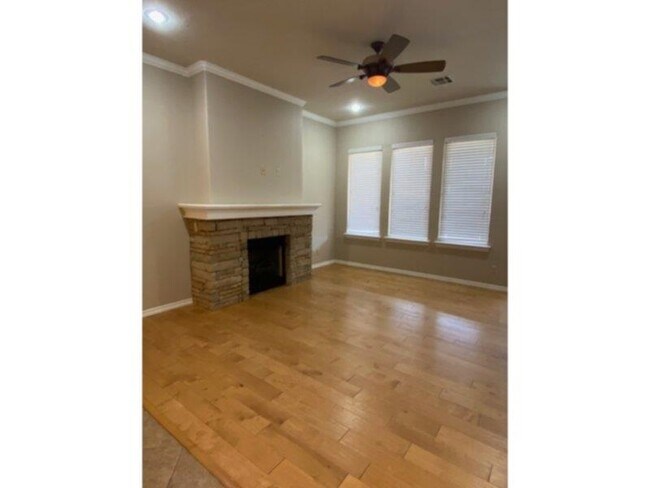 Foto del edificio - 2704 NW De Bracy Ave