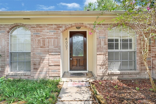 Building Photo - 4007 Lotus Dr