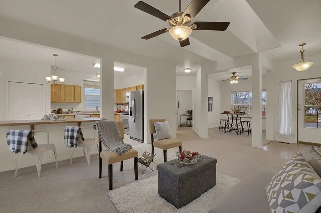 Building Photo - 3829 Range Dr