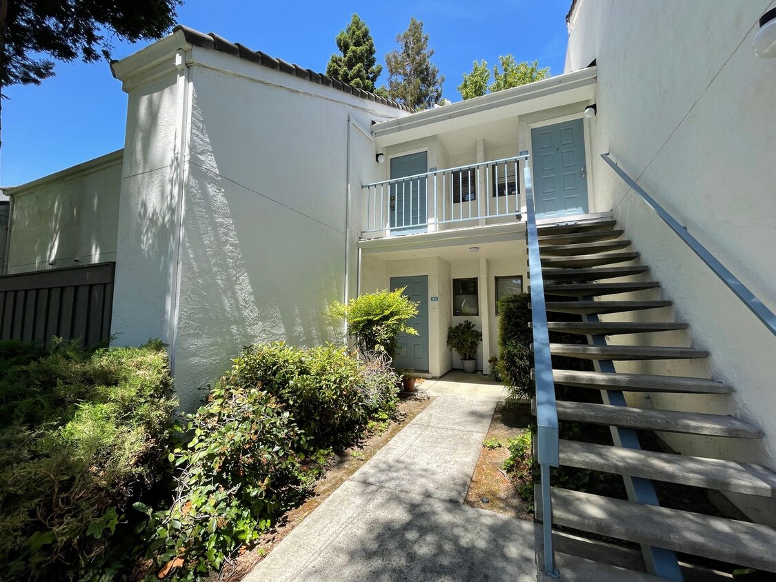 Foto principal - Updated 1 Bedroom 1 Bathroom Condo in Park...