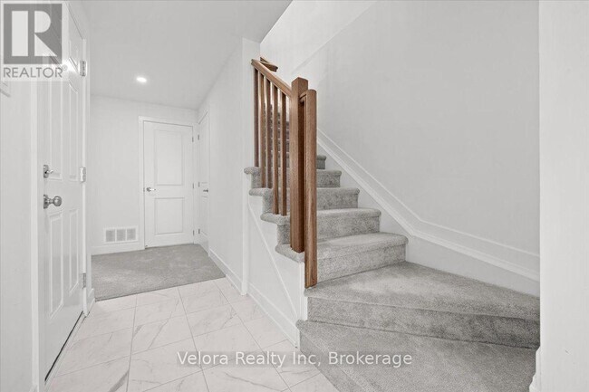Building Photo - 611 Knotridge St