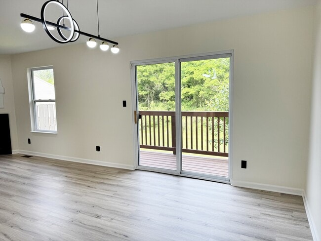 Building Photo - 6422 Lindsey Ln