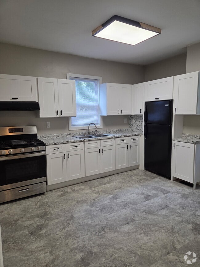 Building Photo - 1609 Chapman Ave SW