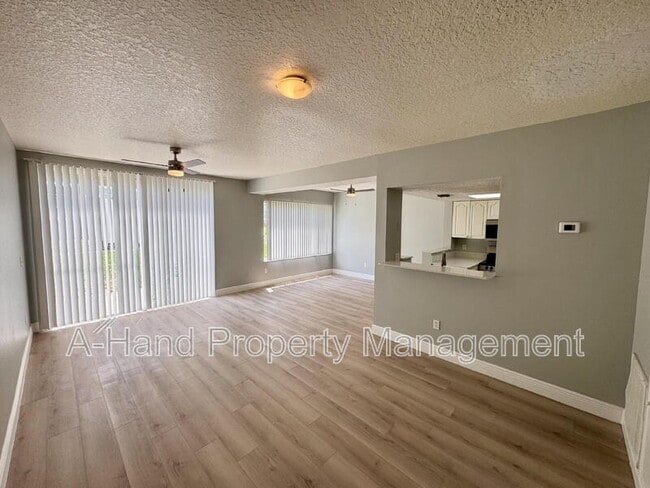 Building Photo - 2623 Fan Palm Dr