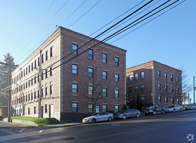 Foto del edificio - Landmark Court Apartments