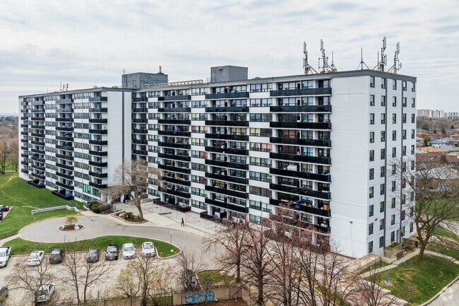 Building Photo - 3390 Keele St