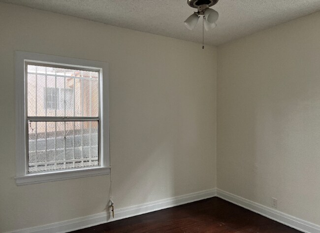 Building Photo - 4610 Halldale Ave