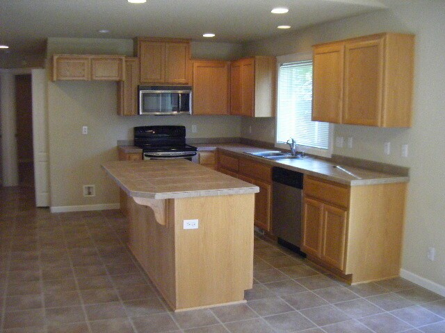 Building Photo - 7011 NE 72nd Cir