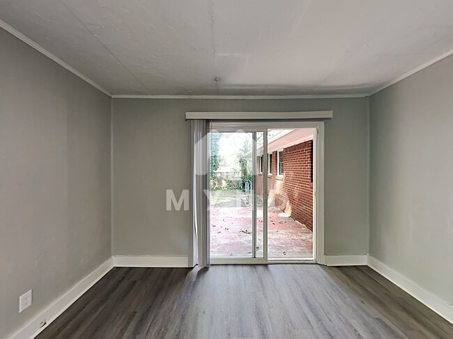 Foto del edificio - 919 Green Valley Rd SW