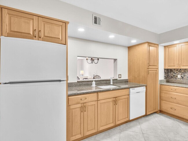 Foto del edificio - 1150 Hillsboro Mile