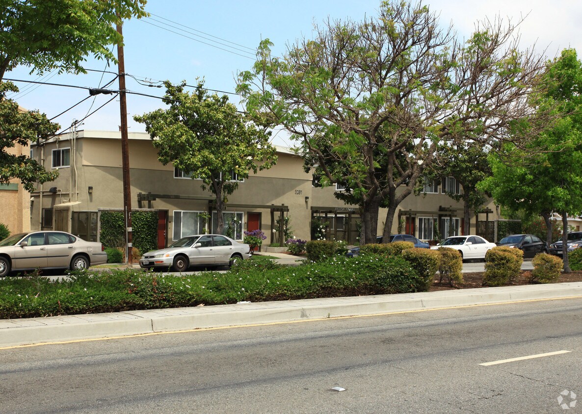 Foto del edificio - Artesia Court Apartments