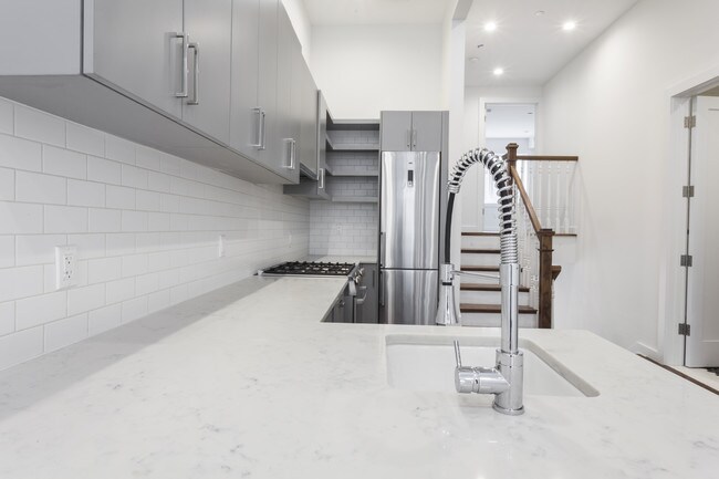 Building Photo - 127 S 1st St