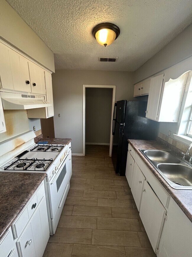 Foto del edificio - 940 Pebblebrook Dr