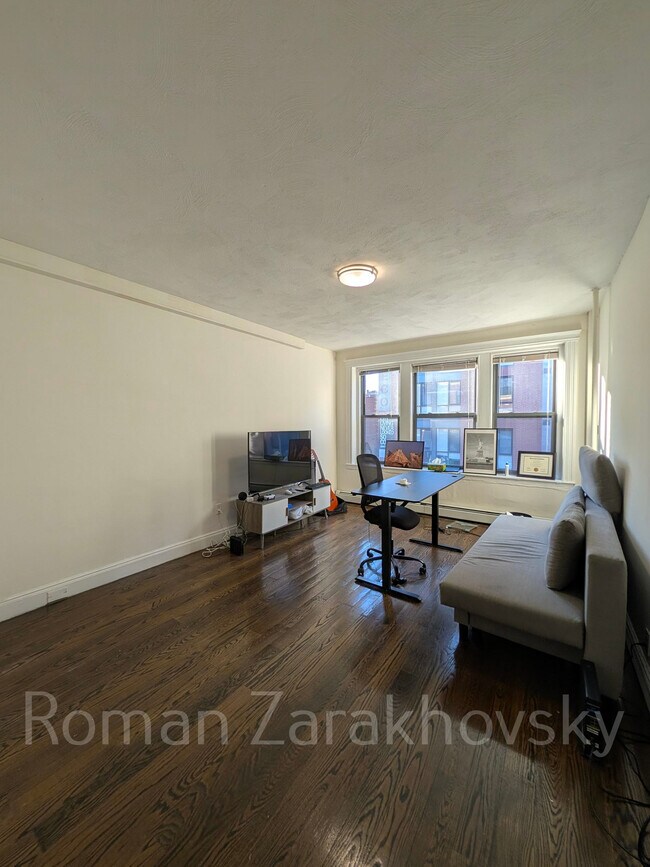 Building Photo - 74 Brainerd Rd