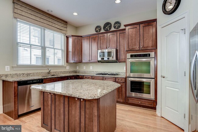 Foto del edificio - 717 Bracey Ln