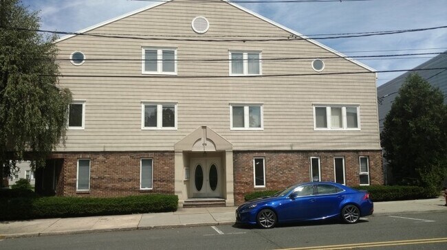 Front View - 176 Chestnut St