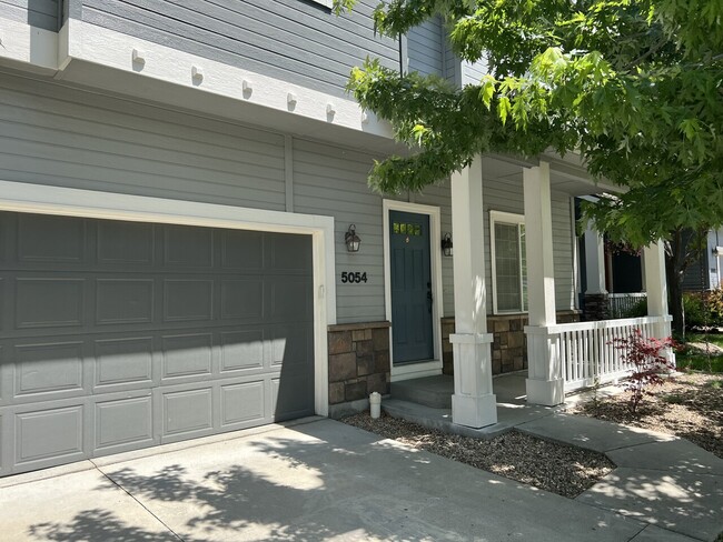 Building Photo - Fescue