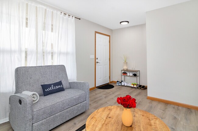 Foto del edificio - 1012 Neuhaven Dr