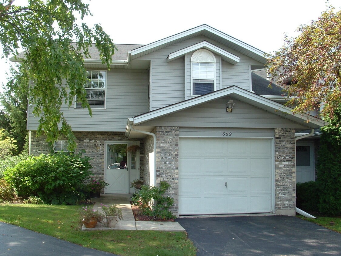 Addison, Spacious 2 story Townhome on Cul... - Addison,  Spacious 2 story Townhome on Cul...