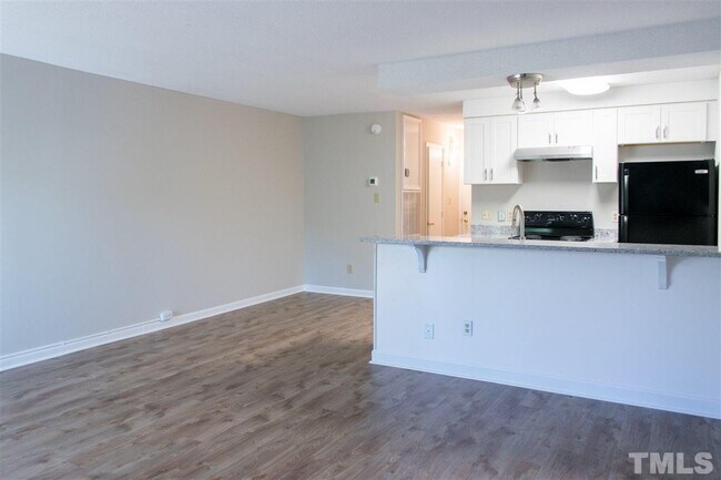 Living/Bedroom - 3021 Huntleigh Dr