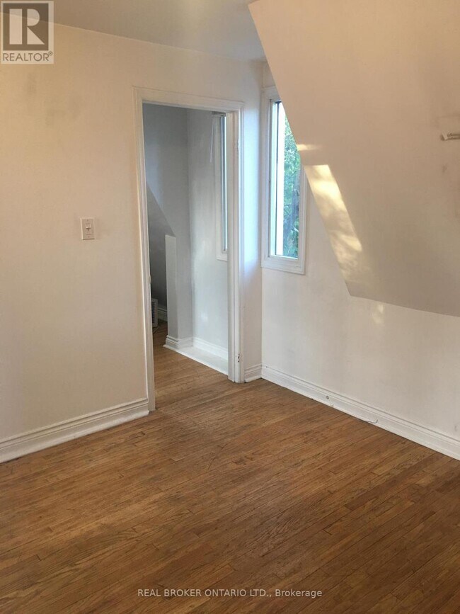 Building Photo - 80 Courcelette Rd