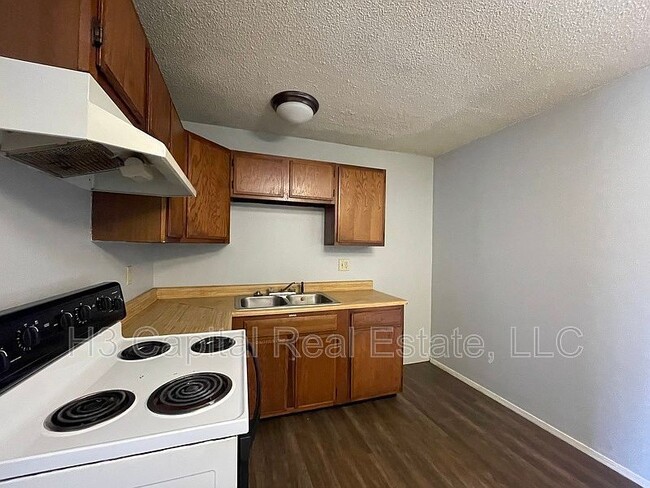 Building Photo - 410 George St