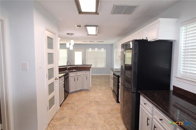 Building Photo - 402 Preakness Cir