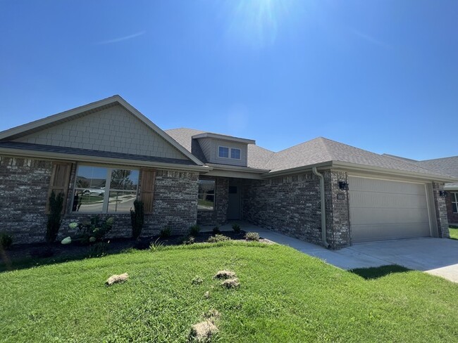 Building Photo - Single-Family Home- Beautiful Wellington Plan