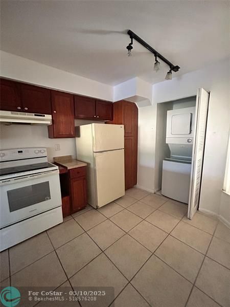 Building Photo - 2205 SW 80th Terrace