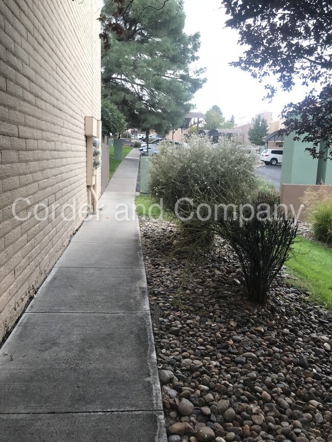 Foto del edificio - Available Now ! At The Pointe Condominiums