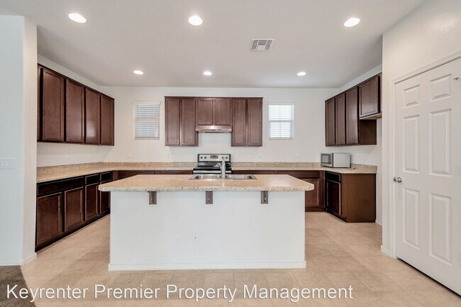 Building Photo - 4 br, 3 bath House - 1006 S Olympic Dr