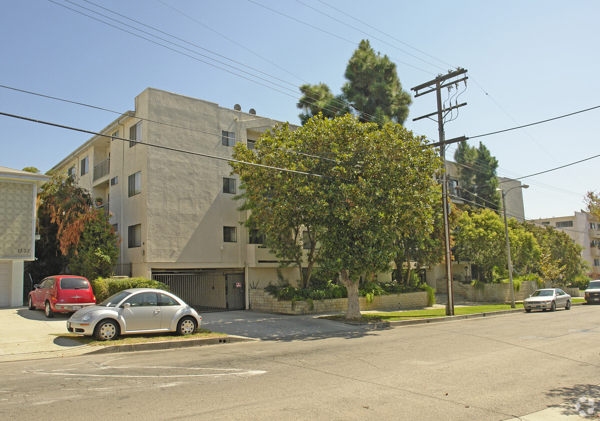 Building Photo - The Sierra Crest