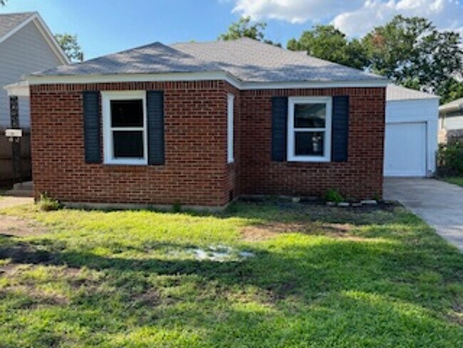 Building Photo - 2704 W Bewick St