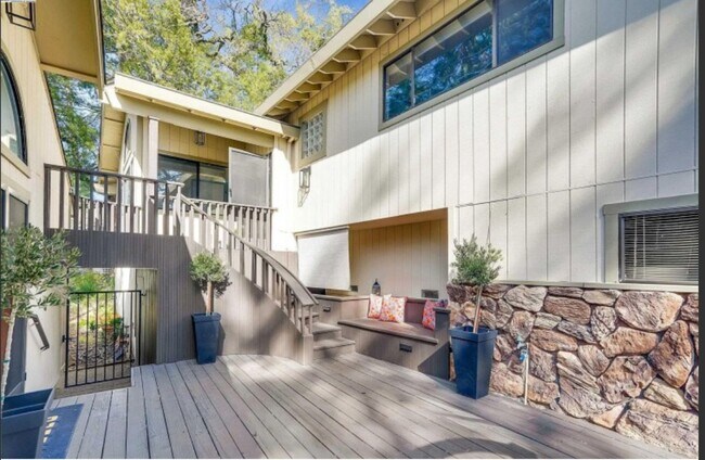 Foto del edificio - Beautiful and Quiet 3 bedroom 3 bath home ...