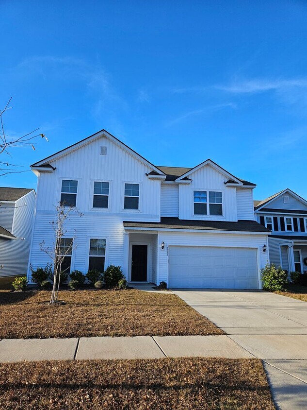 Foto principal - Spacious Two-Story Living on a Premium Lot...