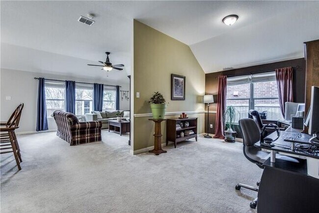 Foto del edificio - Darling 1 story 3 Bedroom home 2 car garage
