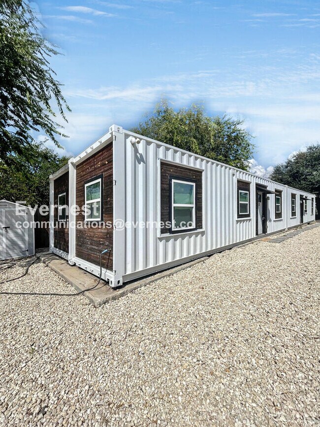 Foto del edificio - 1404 Rivas St