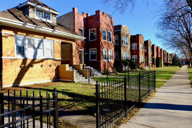 Building Photo - 4346 W Parker Ave