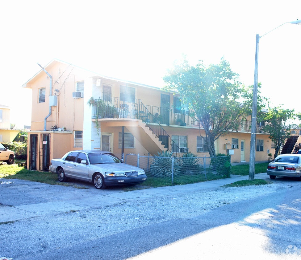 Building Photo - 6507 NW 6th Ave