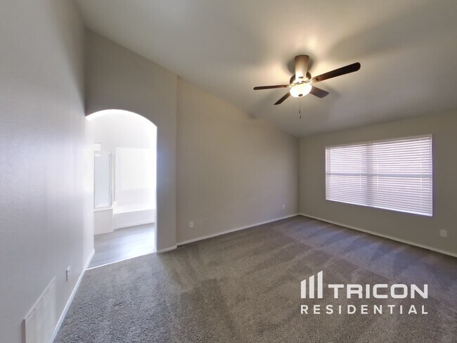 Foto del edificio - 12629 W Edgemont Ave
