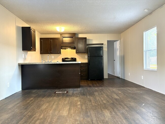 Building Photo - 407 Chloe Cir