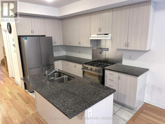 Photo du bâtiment - 19 Waterfront Cres