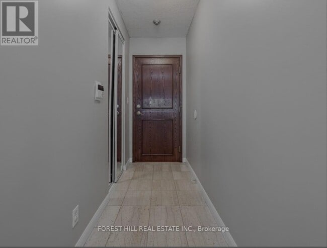 Photo du bâtiment - 18 Lee Centre Dr