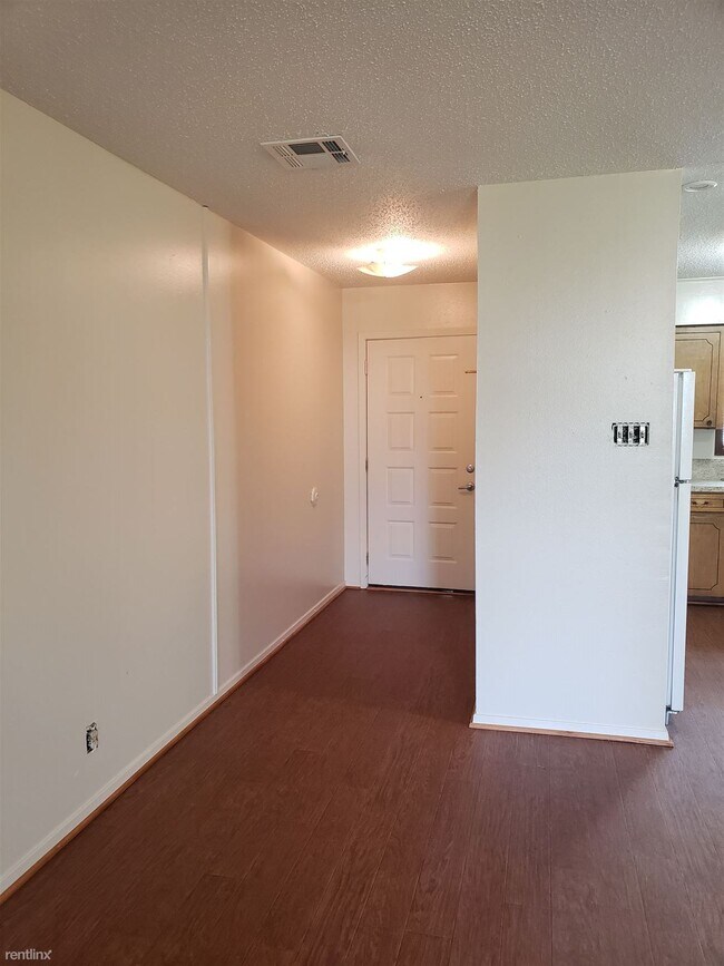 Foto del edificio - 2 br, 1 bath Duplex - 301B Woodlawn Dr