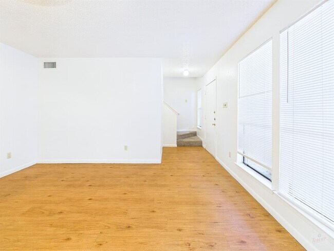 Foto del edificio - 8502 Lyndon Ln